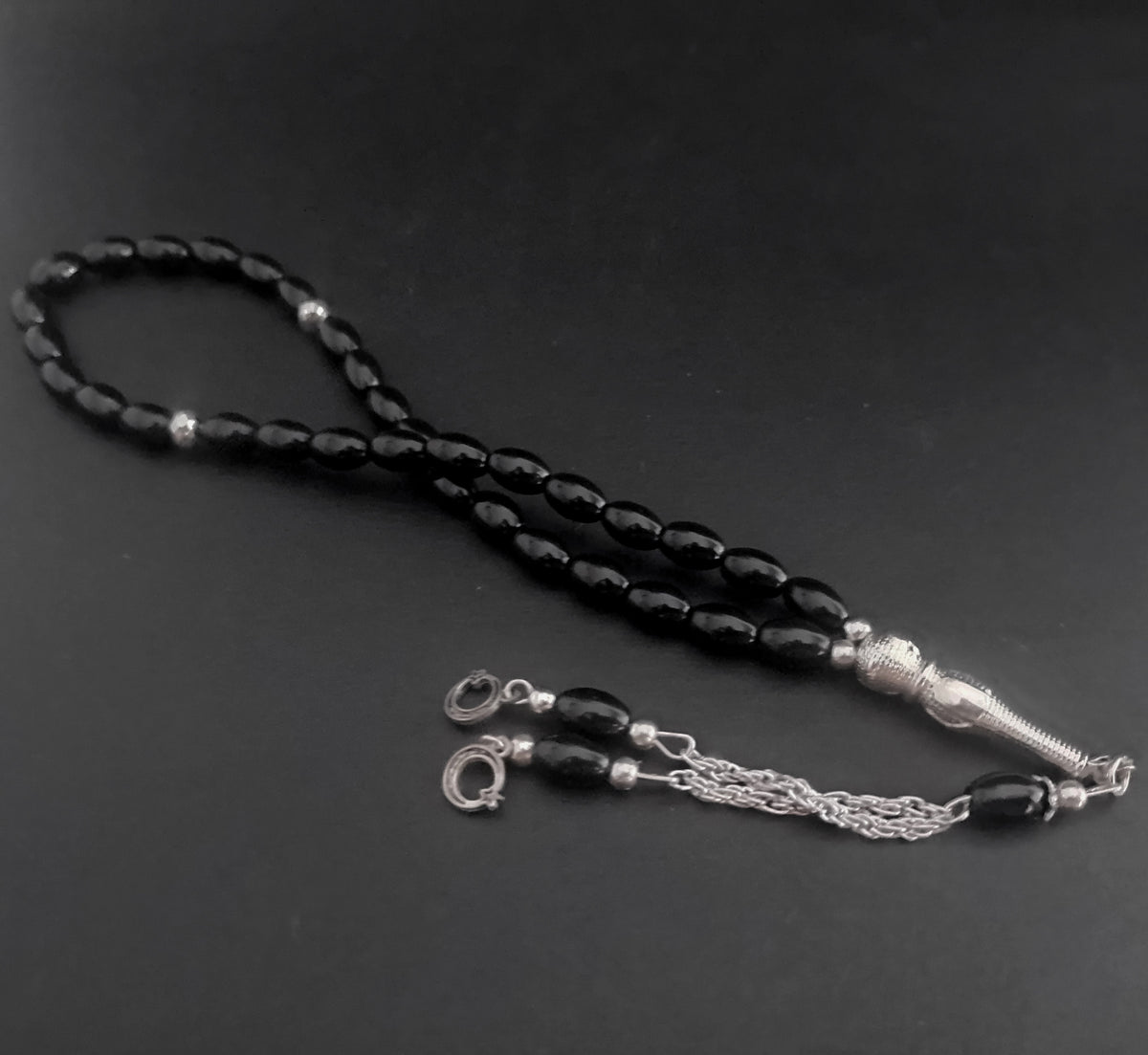 Pulsera de cuentas negras con detalles plateados, accesorio masculino del kit JESOU