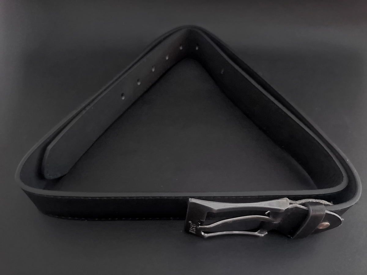 Cinturón negro de vestir para hombre con acabado tipo cuero y hebilla metálica JESOU