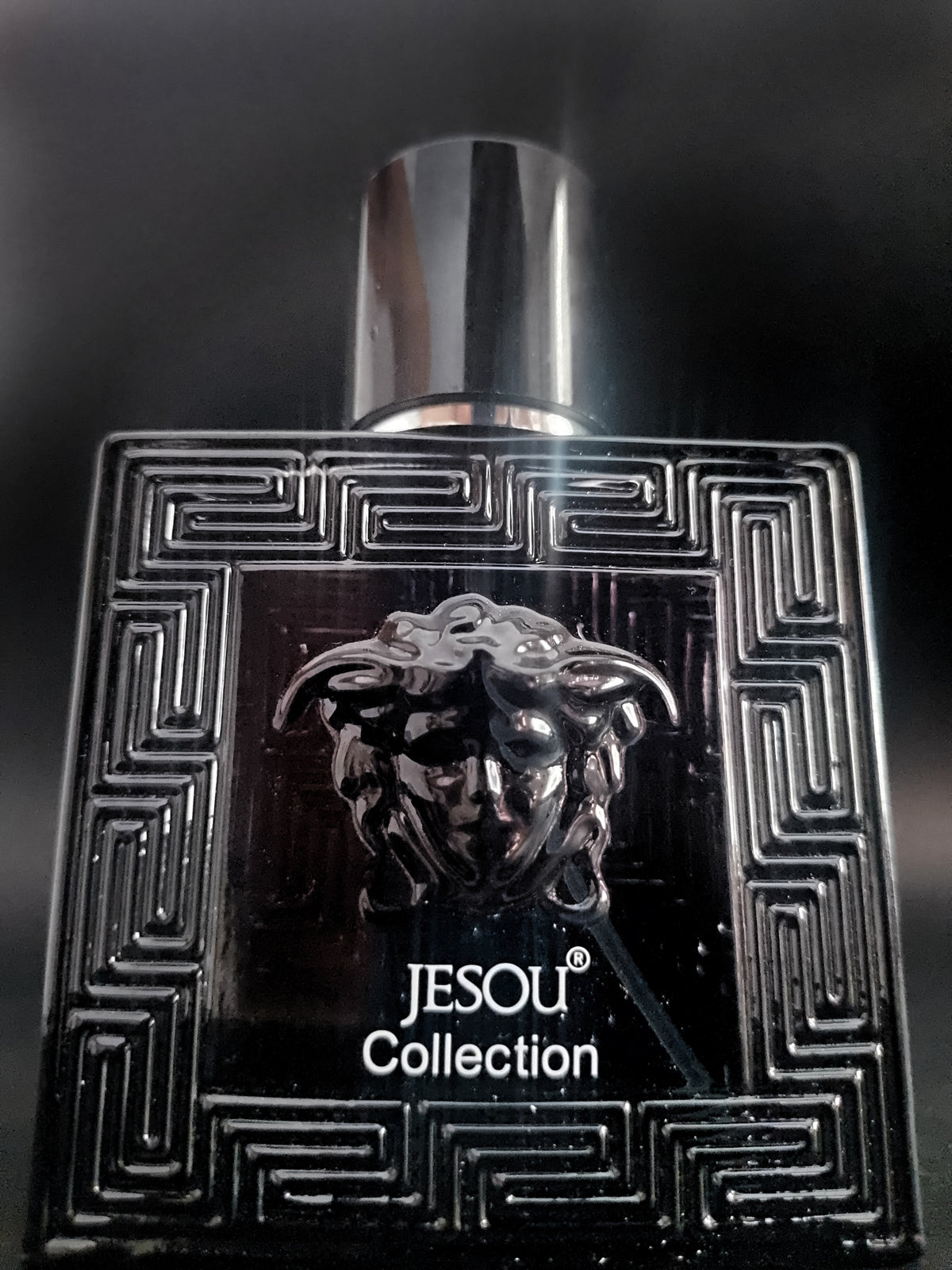 Loción masculina JESOU Collection en frasco de vidrio negro con relieve